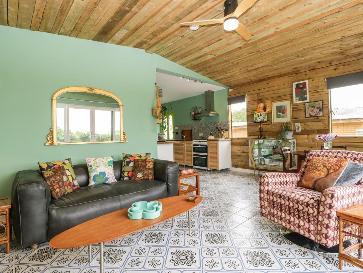 Lulu Logs Villa Bristol Bagian luar foto