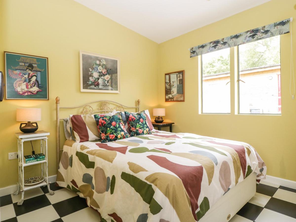 Lulu Logs Villa Bristol Bagian luar foto