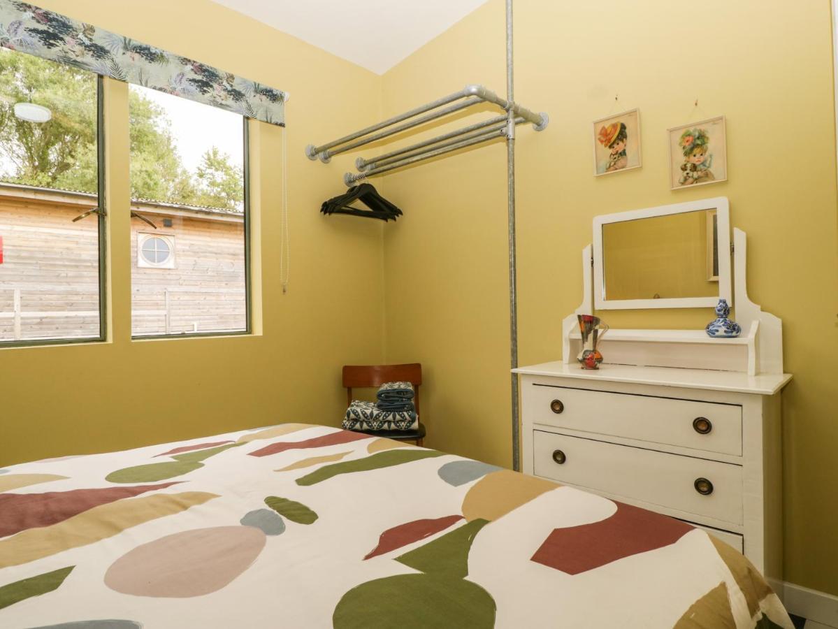 Lulu Logs Villa Bristol Bagian luar foto